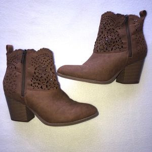 Maurice’s SZ9 Booties